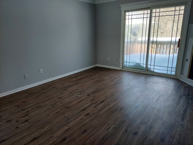 Foto del edificio - 1997 Tall Oaks Dr