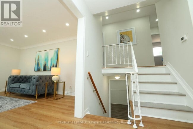 Building Photo - 608 Thornwood Ave