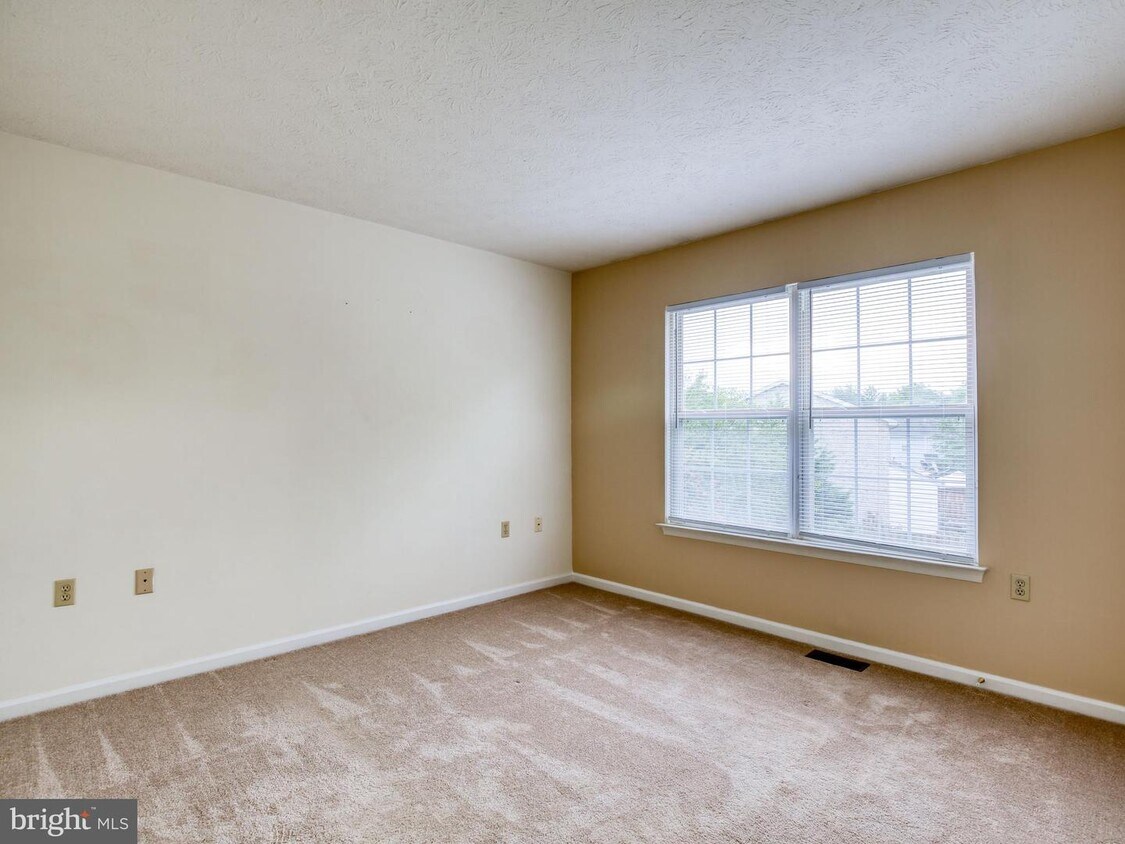 Foto principal - 312 Stratford Dr