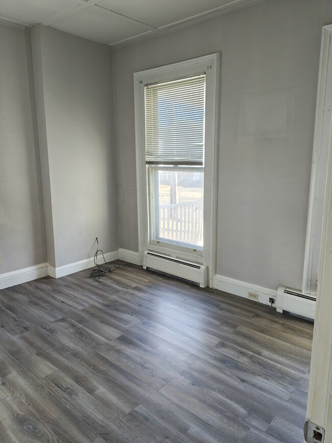 Building Photo - 14 Cedar St