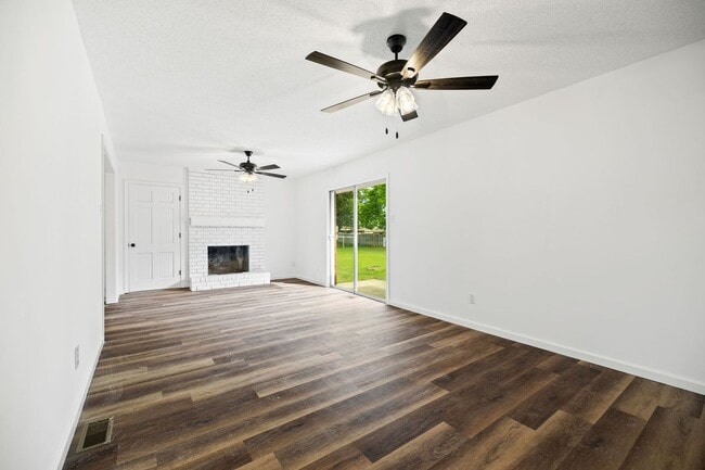 Building Photo - 1317 Clover Ln