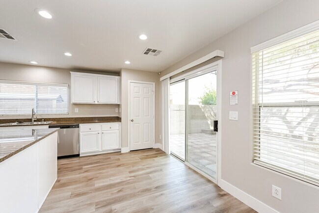 Building Photo - 9534 Vast Valley Ave