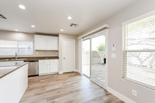 Foto del edificio - 9534 Vast Valley Ave