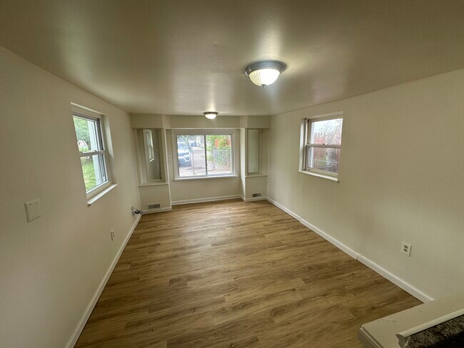 Foto del edificio - 7553 Orchard Ave