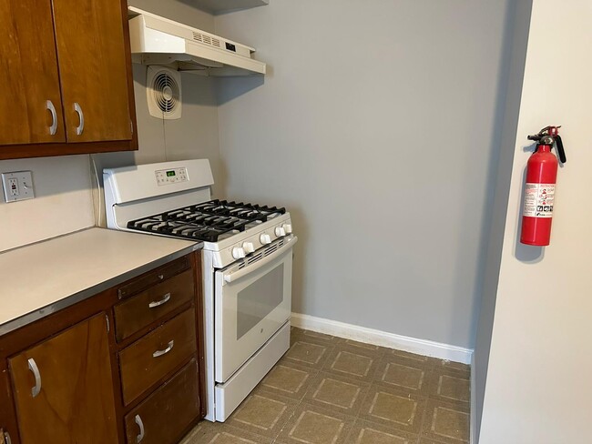 Building Photo - 132 River Edge Rd