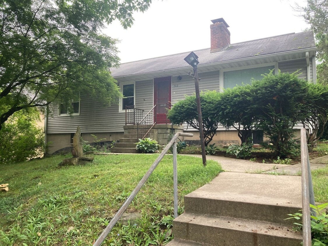 Foto principal - 512 S Atherton St
