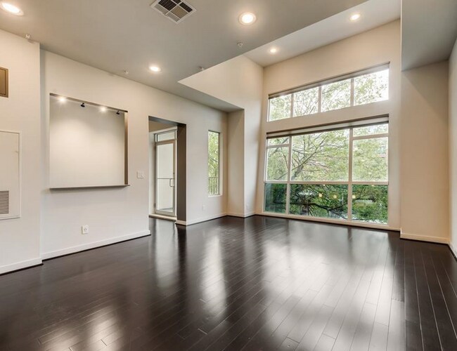 Building Photo - 207 Pierce