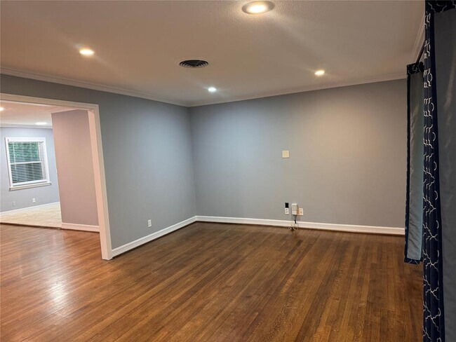 Foto del edificio - 10710 Chimney Rock Rd