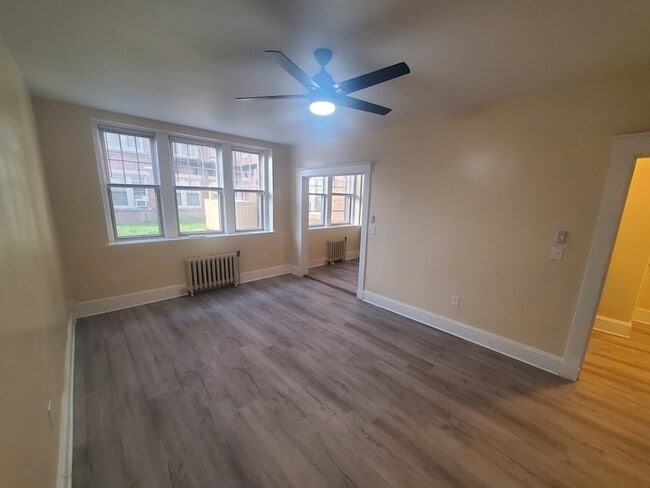 Building Photo - 415 County St