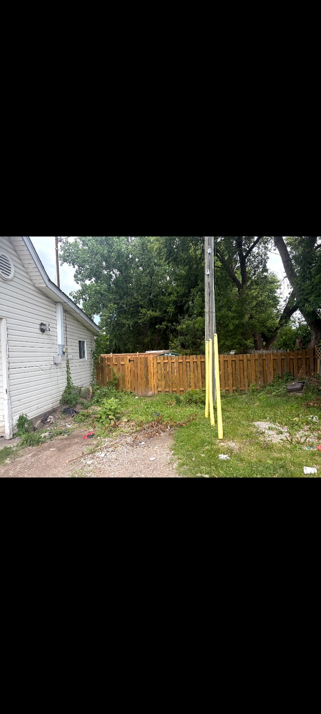 Building Photo - 1049 Chatham St E