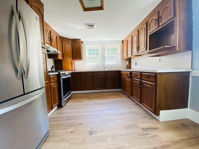 7 Liberty Ln Unit 2, Dedham, MA 02026 Room for Rent in Dedham, MA