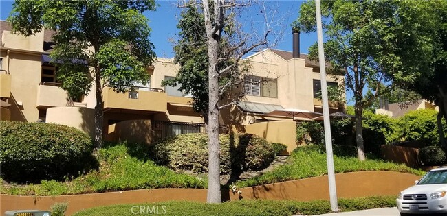 Building Photo - 25671 Le Parc Unit 9