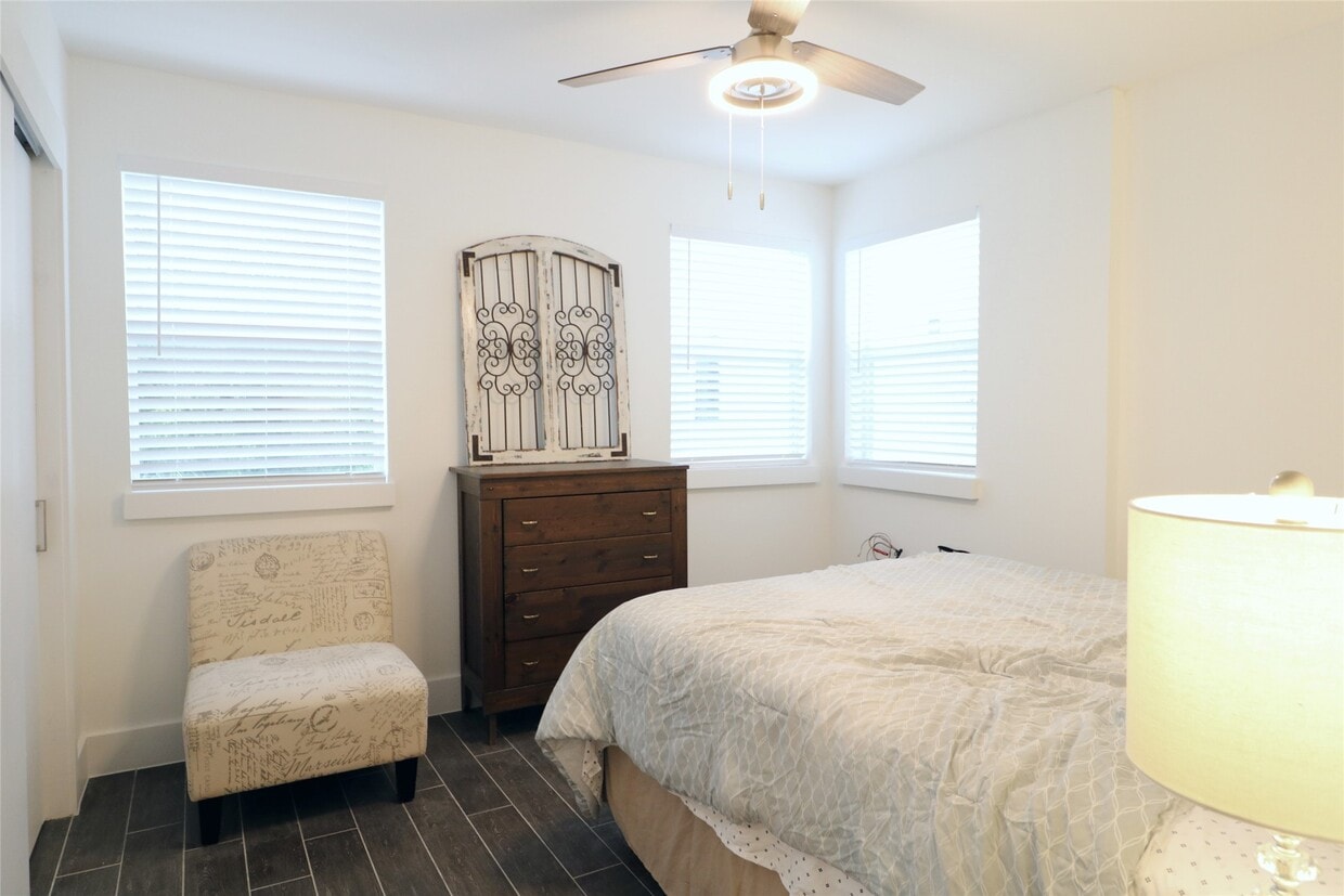 Building Photo - 412 Pacific St