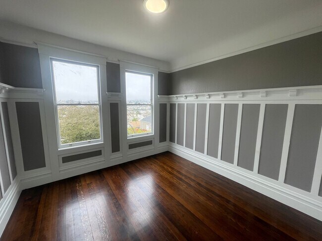 Building Photo - REMODELED HOME AVAILABLE NOW!