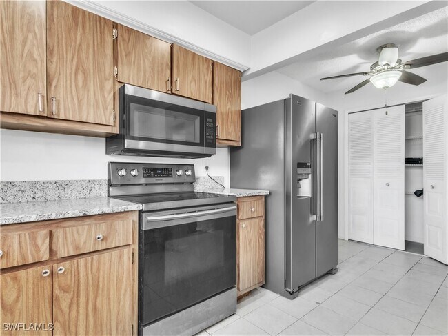 Building Photo - 624 SE 12th Ct