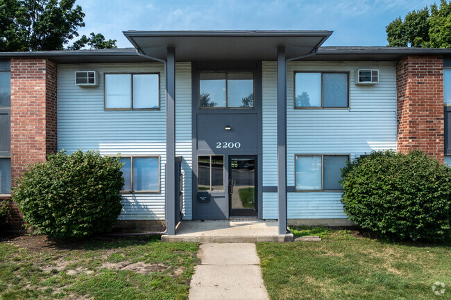 Entrance - Mallard Cove Apartments