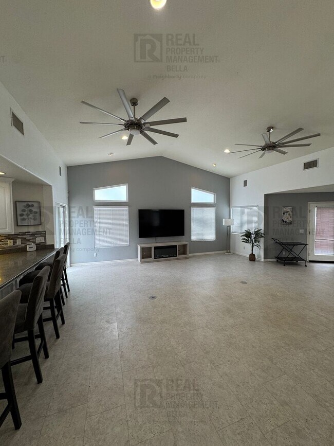 Building Photo - Luxury Living Awaits: Stunning 4-Bedroom Cul-de-Sac Retreat with Pool & Spa in Hemet!