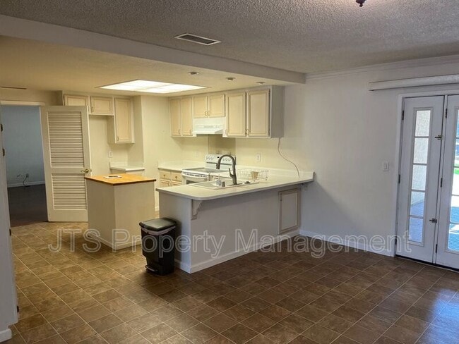 Building Photo - 6830 Mellodora Dr