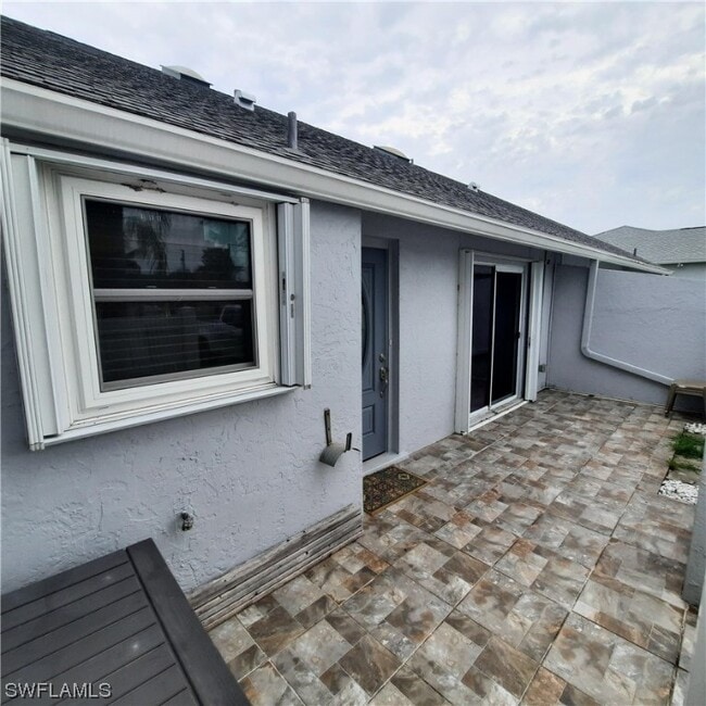 Building Photo - 707 SW 3rd Ct