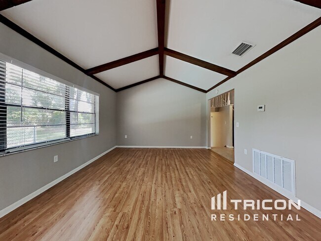Foto del edificio - 1010 Rochelle Ln