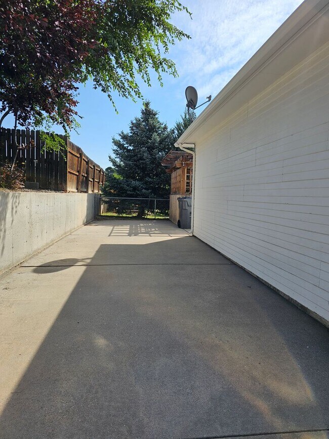 Foto del edificio - 5503 Bluff Pl