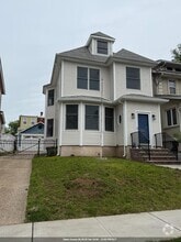 Building Photo - 423 Devon St