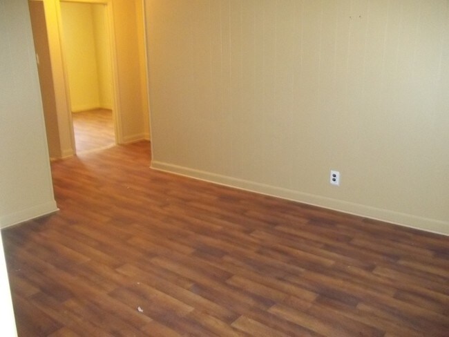 Building Photo - 1137 N Cameron Ave