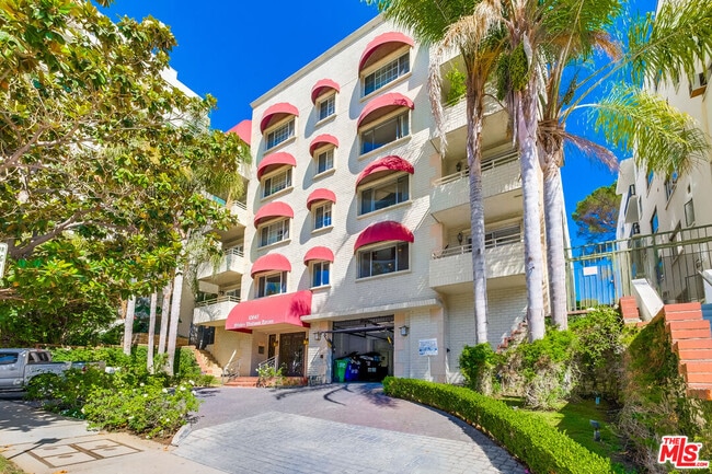 Building Photo - 10645 Wilshire Blvd