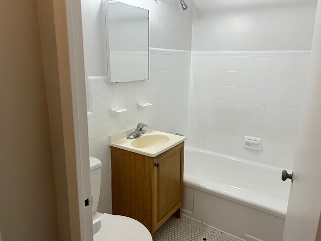 Photo du bâtiment - 1299 Bayview Av