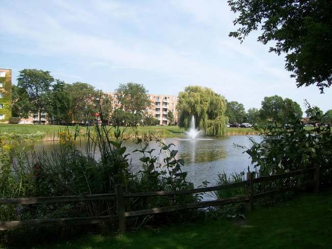 Building Photo - Colonial Village