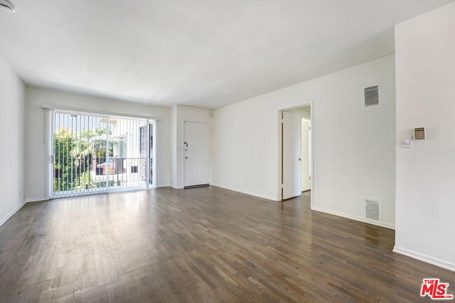 Building Photo - 1433 Hayworth Ave