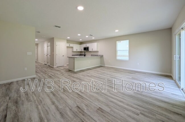 Building Photo - 1122 Comanche St