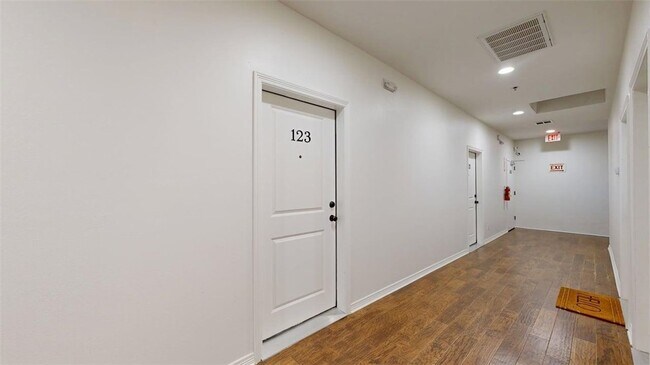 Foto del edificio - 206 N Main St