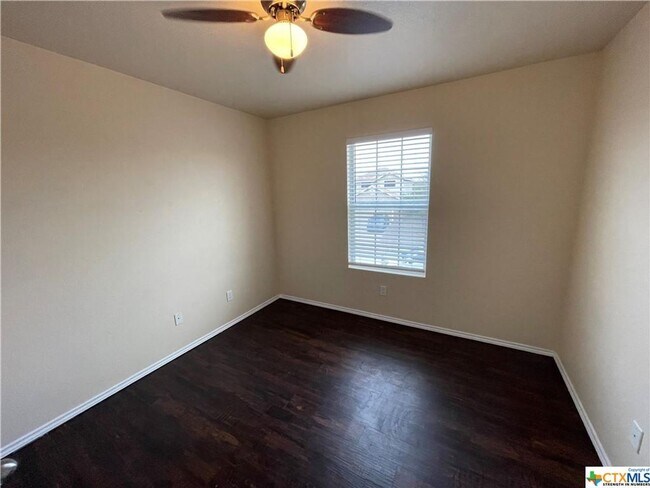 Foto del edificio - Ready For Immediate Move In!!!