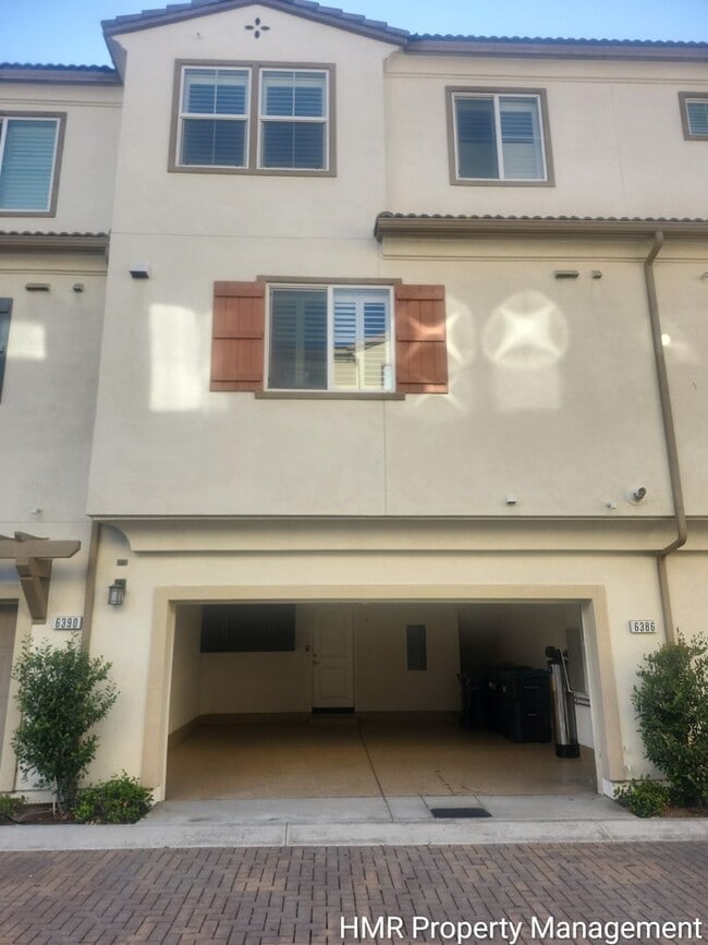 Modern 3-Story Townhouse - Modern 3-Story Townhouse