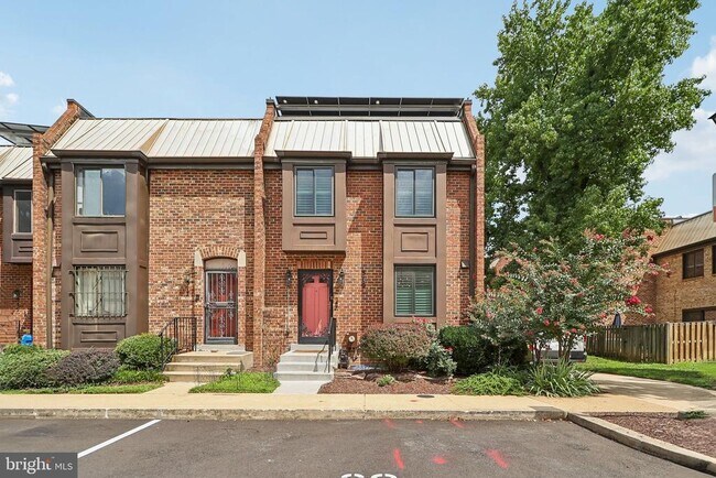 Foto del edificio - 519 Brummel Ct NW