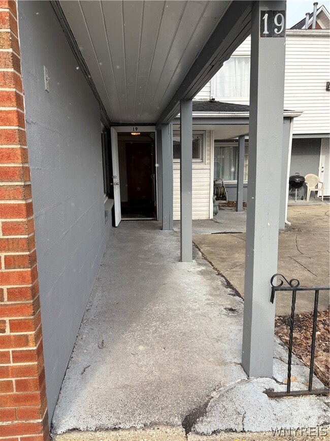 Building Photo - 19 California Dr