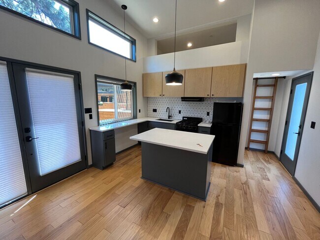 Foto del edificio - 1 Bed/1 Bath Tiny Home in SE Bend - Wizard...