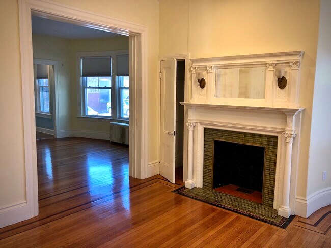 Building Photo - 451 Cranston St
