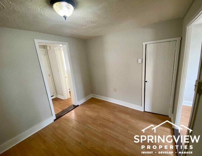 Foto del edificio - 420 Black Ave