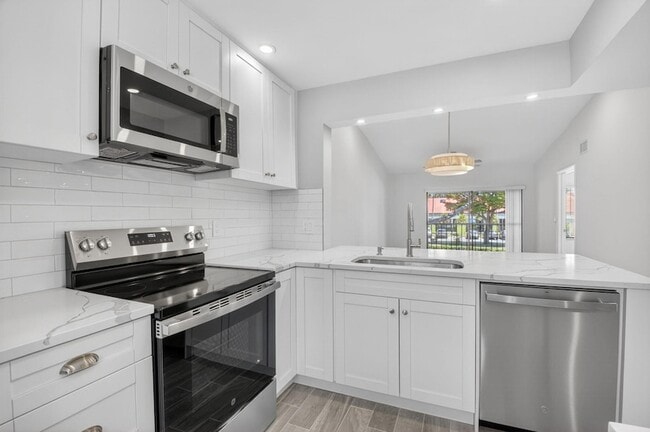Photo - 6649 Somerset Dr Apartment