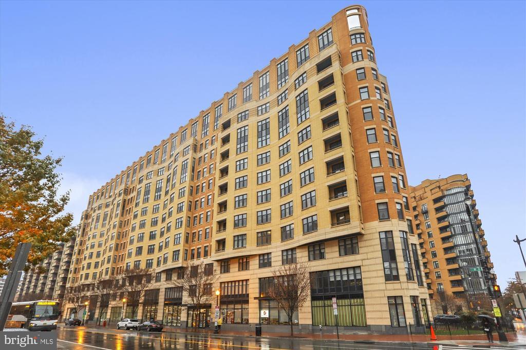Primary Photo - 400 Massachusetts Ave NW