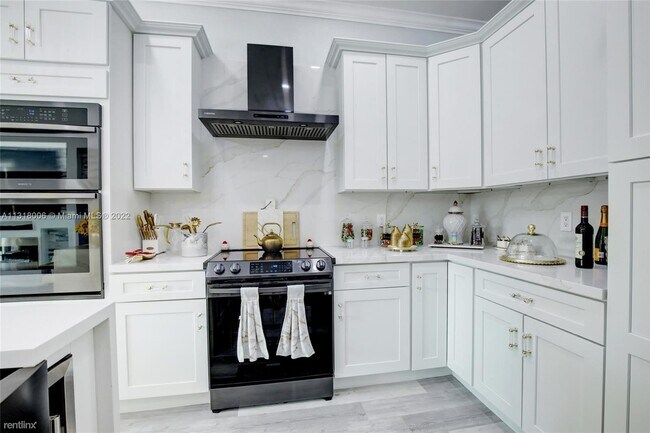Building Photo - 5 br, 3 bath House - 2236 NE 41st Ave # 2236