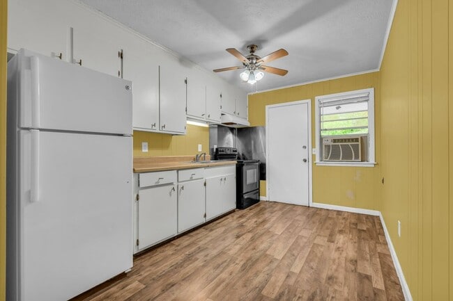 Building Photo - 329 Santa Anita Dr