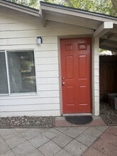 Building Photo - 412 NW Manzanita Ave