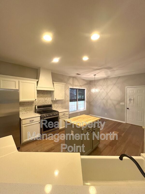 Foto del edificio - 155 Weatherstone Dr