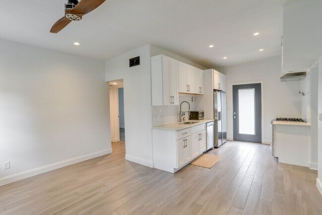 Foto del edificio - 2424 Chantilly Ave