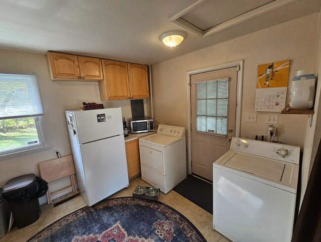 Foto del edificio - Sun-Filled 2 Bedroom Home with a Welcoming Layout