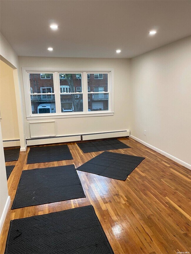 Foto del edificio - 61-25 218th St