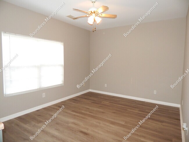 Building Photo - 2874 Sylvan Rd